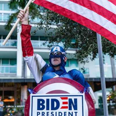 Un supporter de Joe Biden en 2015, déguisé en Captain America