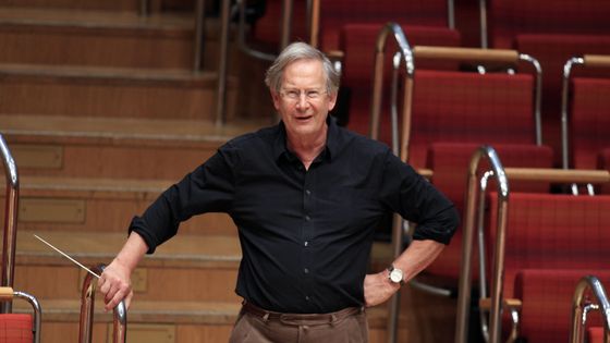 Le chef d'orchestre John Eliot Gardiner dirige deux concerts à la Maison de la Radio dans Un Requiem Allemand de Brahms ©Getty - Brill/ullstein bild