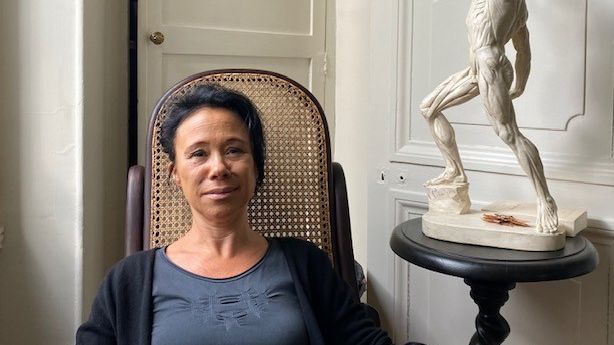 Nathalie Latour dans son atelier