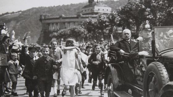 Paul von Hindenburg (1847-1934), président de la République de Weimar (1918-1933) lors d'une visite officielle à Coblence en juillet 1930. ©Getty - Imagno