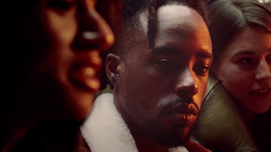Luidji - Capture d'écran du clip Néons Rouges / Belles chansons (Ryan Doubiago pour Pelican Paris)