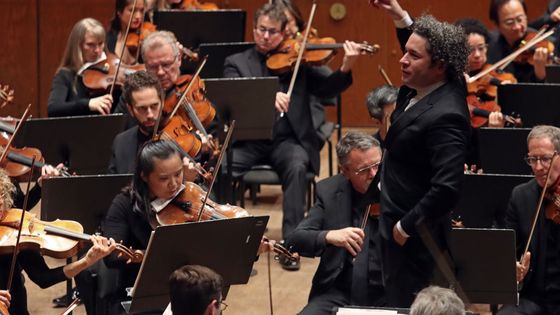 Gustavo Dudamel dirige le Los Angeles Philharmonic (2019) ©Getty - Hiroyuki Ito