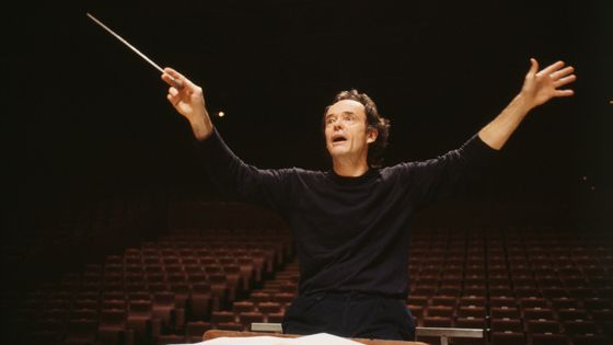 Le chef d'orchestre Jean-Claude Casadeusu dirige une répétition en 1990 ©Getty - Françoise Duc