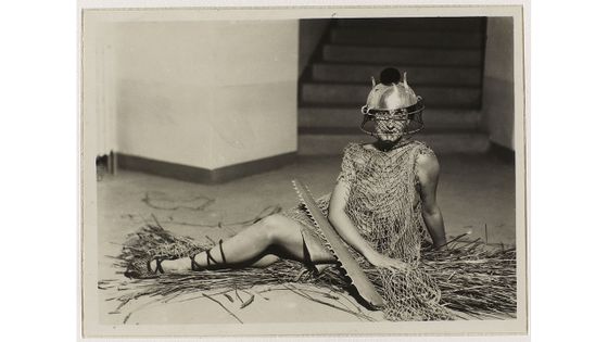 Man Ray : "Bal au château des Noailles" c.1929 Epreuve gélatino argentique 8,5 x 11,4 cm Paris, Centre Pompidou, Musée national d’Art moderne/Centre de création industrielle, dation en 1994