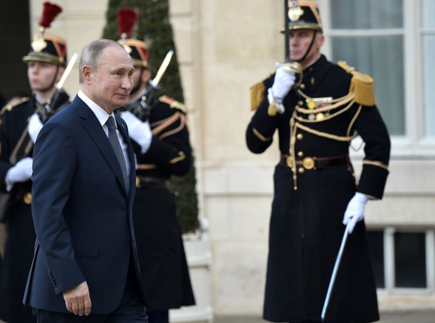Vladimir Poutine arrive au palais de l’Elysée, le 9 décembre 2019, pour un sommet sur l’Ukraine.