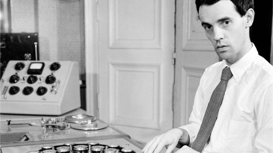 Francois Bayle devant le morphophone en 1962 - Laszlo Ruszka, INA