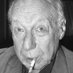 Photo prise 12 octobre 1972 de l'humoriste Pierre Dac.