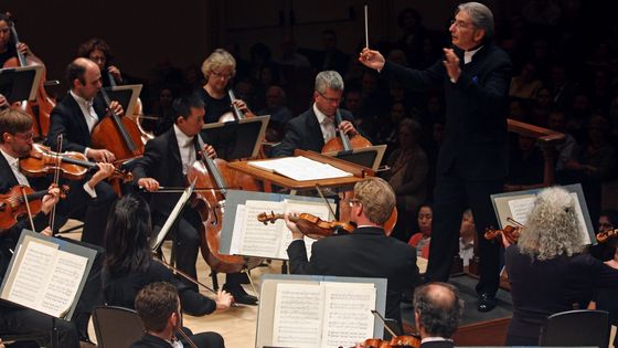 Michael Tilson Thomas à la tête du San Francisco Symphony Orchestra ©Getty - Hiroyuki Ito