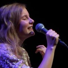 Charles Trénet, Michel Emer : Y a d'la joie (Marie Oppert)