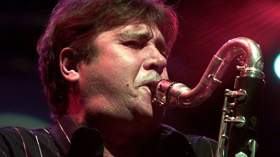 Le saxophoniste Louis Sclavis se produit le 14 octobre 2003 à Nancy, avec Daniel Humair, Michel Portal et Henri Texier, dans le cadre du festival Nancy Jazz Pulsations. ©AFP - JEAN-CHRISTOPHE VERHAEGEN / AFP