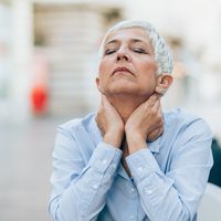 Construit sur les mots grecs, meno « mois, règles ou menstrues » et, pause, « cessation », ménopause signifie littéralement arrêt des règles.