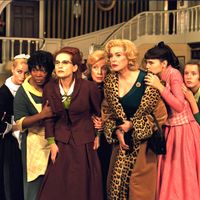 Béart, Richard, Hupper, Darrieux, Deneuve, Ledoyen, Sagnier. Mais qui manque-t-il? Fanny Ardant et moi.