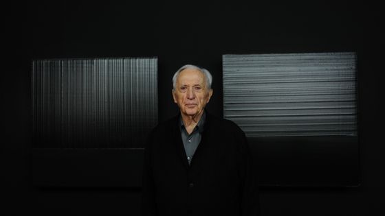 Le peintre français Pierre Soulages devant ses oeuvres, Rome, mars 2013 ©Getty - Eric Vandeville/Gamma-Rapho