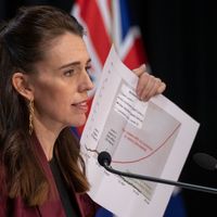 27 avril 2020, Wellington, Nouvelle-Zélande - Jacinda Ardern donne une conférence de presse au sujet de la crise du Covid-19 où elle annonce la sortie progressive d'un premier confinement