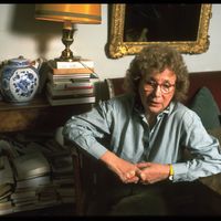 La philosophe Elisabeth de Fontenay, chez elle, à Paris, France