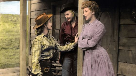 " Les filles Dalton ", Penny Edwards, Lisa Davis et Merry Anders. Régie: Reginald Le Borg. Etats-Unis, 1957. ©Getty - FilmPublicityArchive/United Archives