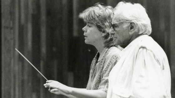 Leonard Bernstein et Marin Alsop lors d'une séance de travail à Tanglewood, c. 1988 - Walter H. Scott / Boston Symphony Orchestra Archives