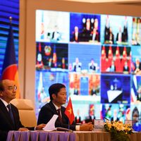 "Covid-19 oblige, c’est par visio-conférence que 15 pays d’Asie et du Pacifique ont signé dimanche 15 novembre le RCEP, un traité de libre-échange" (légende via France Inter)