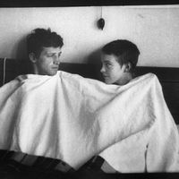 Jean Seberg et Jean-Paul Belmondo dans A bout de souffle de Jean-Luc Godard, 1960.