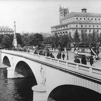 Le Pont au Change et la Place du Châtelet sur la rive droite vers 1900 à Paris