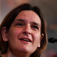 L’économiste, professeure au Massachusetts Institute of Technology, lauréate du Prix Nobel d'économie en 2019 conjointement avec Abhijit Banerjee, son époux, et Michael Kremer, Esther Duflo le 7 décembre 2019 à Stockholm, Suède.