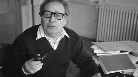 Marc Ferro à son bureau en 1987 ©Getty - Sophie Bassouls/Sygma