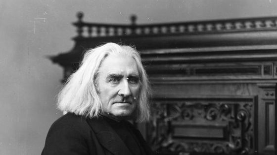 Liszt au piano, circa 1886 ©Getty - photo : W. & D. Downey / Hulton Archive