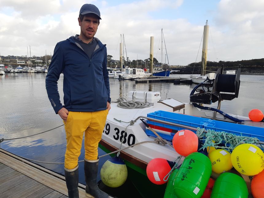 Breandan Galvin, ligneur franco-irlandais, dans le port de Lanildut, Finistère