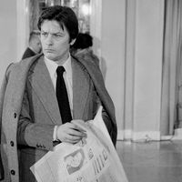 Alain Delon sur le tournage du film 'L'homme Pressé' réalisé par Edouard Molinaro en février 1977 à Paris, France.