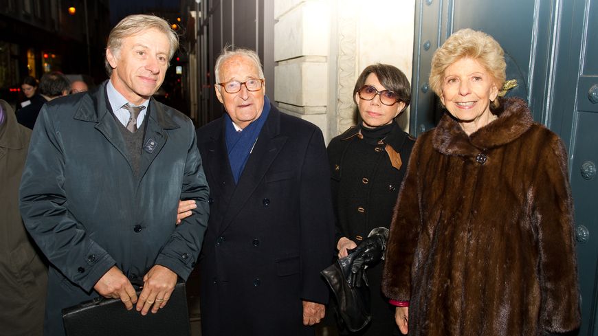 Les membres de l'Académie Française Jean-Christophe Rufin et Alain Decaux (de gauche à droite) accompagnent Hélène Carrère d'Encausse à l'hommage en l'honneur d'Henri Troyat.