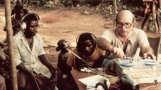 Pygmées Aka avec Simha Arom dans les années 70 - Archives personnelles de Simha Arom