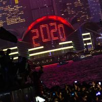 Des manifestants à Hong Kong défilent à la veille du réveillon de l'an 2020.