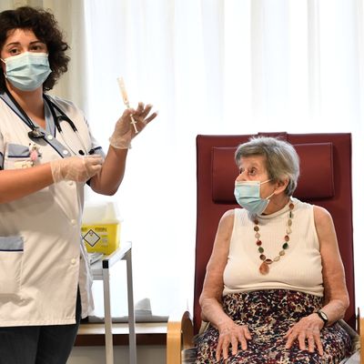 Séance de vaccination dans un EHPAD de Bobigny le 30 décembre 2020
