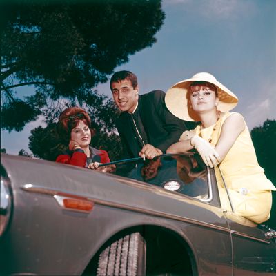 Les chanteurs Miranda Martino, Adriano Celentano et Milva au festival Cantagiro en 1962