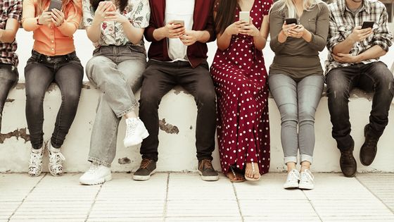 Des utilisateurs de smartphone ©Getty - Giuseppe Manfra