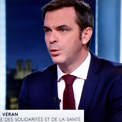 Le ministre de la Santé Olivier Véran sur le plateau du journal de 20h de France 2 ce mardi 29 décembre 2020