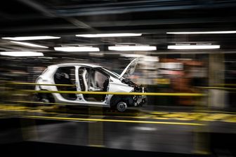 La voiture électrique Renault Zoe et l'hybride Nissan Micra sont fabriquées à Flins (Yvelines). La voiture électrique Renault Zoe et l'hybride Nissan Micra sont fabriquées à Flins (Yvelines).