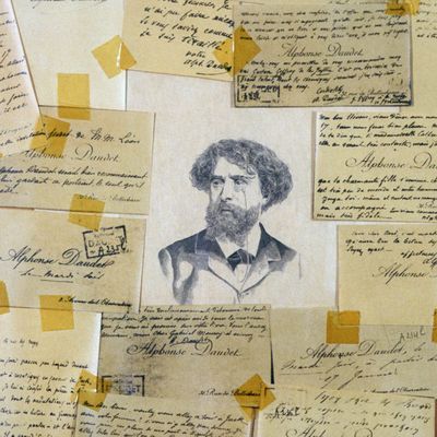 Dessin et manuscrits de l'écrivain au musée Alphonse Daudet, au Mas de la Vignasse à Auriolles