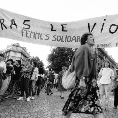 Manifestation contre le viol, organisée par des assiociations féministes, dans les rue de Paris, en France, le 17 septembre 1985