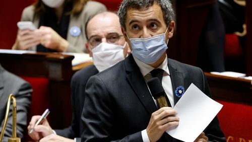 Loi "Sécurité globale" : Emmanuel Macron et la majorité promettent de réécrire l'article 24 controversé, Gérald Darmanin face aux députés