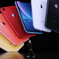 Tim Cook dévoilant la nouvelle génération d'iPhones à Cupertino en 2019.