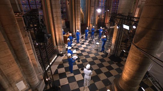 Les chanteurs de la Maîtrise Notre-Dame de Paris lors du concert du 24 décembre, diffusé sur France 2 - france.tv Studio