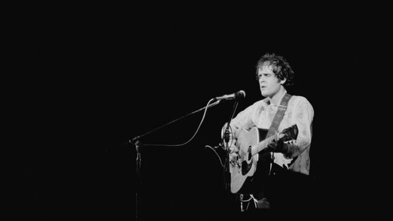 L'auteur-compositeur américain Tim Hardin en concert au Woodstock Music Festival (Bethel, New York) le 15t août 1969 ©Getty