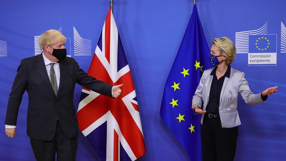 Le dîner, mercredi soir, entre Ursula von der Leyen et Boris Johsnon, faisait émerger, encore, "de larges différends", selon la diplomatie britannique... ©AFP - Aaron Chown