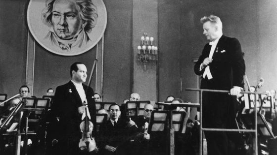 David Oïstrakh interprète un programme Beethoven avec le Berlin State Opera dirigé par Prof. Hermann Abendroth ©Getty - Abraham Pisarek/ullstein bild