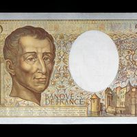 Charles-Louis de Secondat, Baron de Montesquieu (1689-1755) et le Chateau de la Brède (où il est né), imprimés sur le billet de 200 francs (1990).