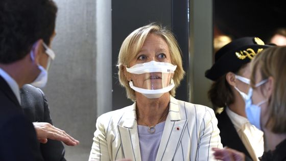 Sophie Cluzel, la secrétaire d'Etat chargée des personnes handicapées, le 10 novembre 2020 à la Défense lors d'une réunion sur l'emploi des personnes handicapées ©AFP - Eric PIERMONT