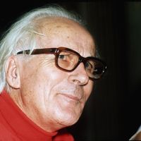 Photo prise en décembre 1974 de René Dumont, ancien ingénieur agronome, premier candidat écologiste à l'élection présidentielle française en 1974.