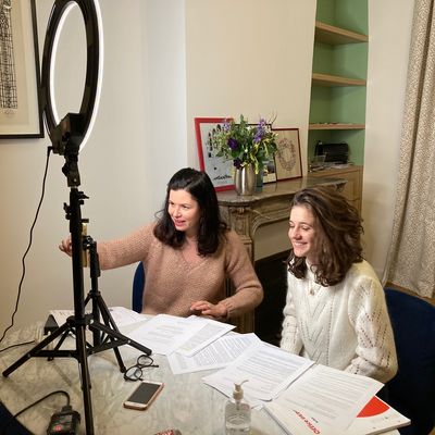 Chaque lundi soir, des centaines d'internautes suivent, en live, les conseils d'une avocate Me Fabing, sur le compte Instagram Balance Ton Agency.
