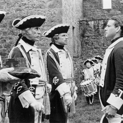 L'acteur Ryan O'Neal (à droite) dans une scène du film "Barry Lyndon" réalisé par Stanley Kubrick en 1975